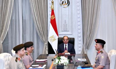 السيسي يجتمع مع رئيس هيئة الشئون المالية للقوات المسلحة ومدير عام جهاز مشروعات الخدمة الوطنية