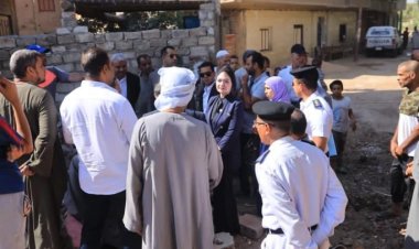 شاهد| النيابة الإدارية تعاين موقع عقار نجع الطواشى المنهار فى سوهاج