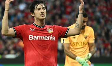 روما يعلن ضم المهاجم الإيراني ساردار أزمون.. ومفاوضات لضم لوكاكو