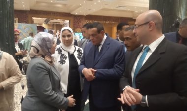 محافظ بني سويف يشارك في افتتاح معرض «آيادي مصر»