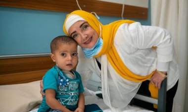 عايدة الأيوبي تزور أطفال مستشفى الناس وتوزع عليهم اللعب والهدايا (صور)