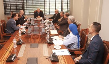 وزير الزراعة يتابع تطوير منظومة كارت الفلاح وحوكمة الأسمدة لضمان وصول الدعم لمستحقيه