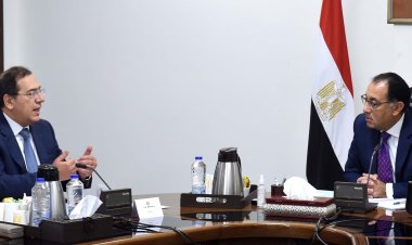 رئيس الوزراء يتابع مع وزير البترول والثروة المعدنية عددا من ملفات العمل