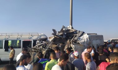 مصرع شخص 20 آخرين في حادث تصادم أتوبيسين أعلى الطريق الأوسطي بأكتوبر