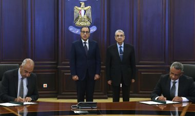 رئيس الوزراء يشهد توقيع وثيقة تحديد الأرض لتنفيذ مشروع لإنتاج الكهرباء من طاقة الرياح غرب سوهاج