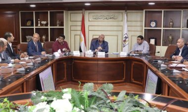 محافظ بني سويف يتابع  الجهود المبذولة لمواجهة التعديات والمتغيرات المكانية بالمحافظة