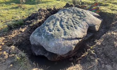 رجل يدفع غرامة 4400 جنيه إسترليني بسبب إتلافه عمل فني عمره 4500 عاما