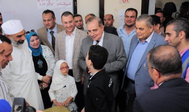 إقبال على القوافل الطبية واستخراج البطاقات بمبادرة "أنت الحياة" بكفر الشيخ