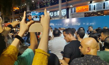 غضب بين الصحفيين مع أول عرض لـ«أولاد حريم كريم».. ومصطفى قمر وبشرى يرفضان التسجيل