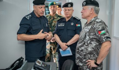 الملك عبدالله الثاني  يطلع على أحدث التقنيات التي أدخلت إلى منظومة العمل الأمني بالدرك.