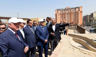 رئيس الوزراء يفتتح ويتفقد عددًا من المواقع الآثرية والتراثية
