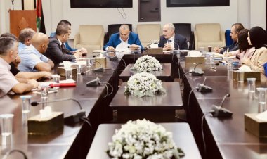 وزيرا الاتصالات والثقافة يجتمعان باللجنة الوطنية للطوابع