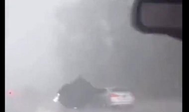 بسبب قوة الإعصار .. سيارة تطير في الهواء بالولايات المتحدة