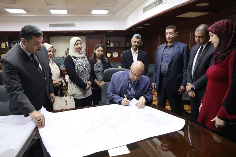 محافظ بني سويف يعتمد المخطط الاستراتيجي لمدينة إهناسيا