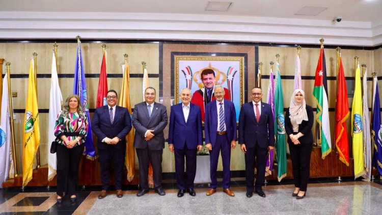 التعليم العالي: معهد إعداد القادة يبحث آليات دعم التعاون المشترك مع اتحاد الجامعات العربية