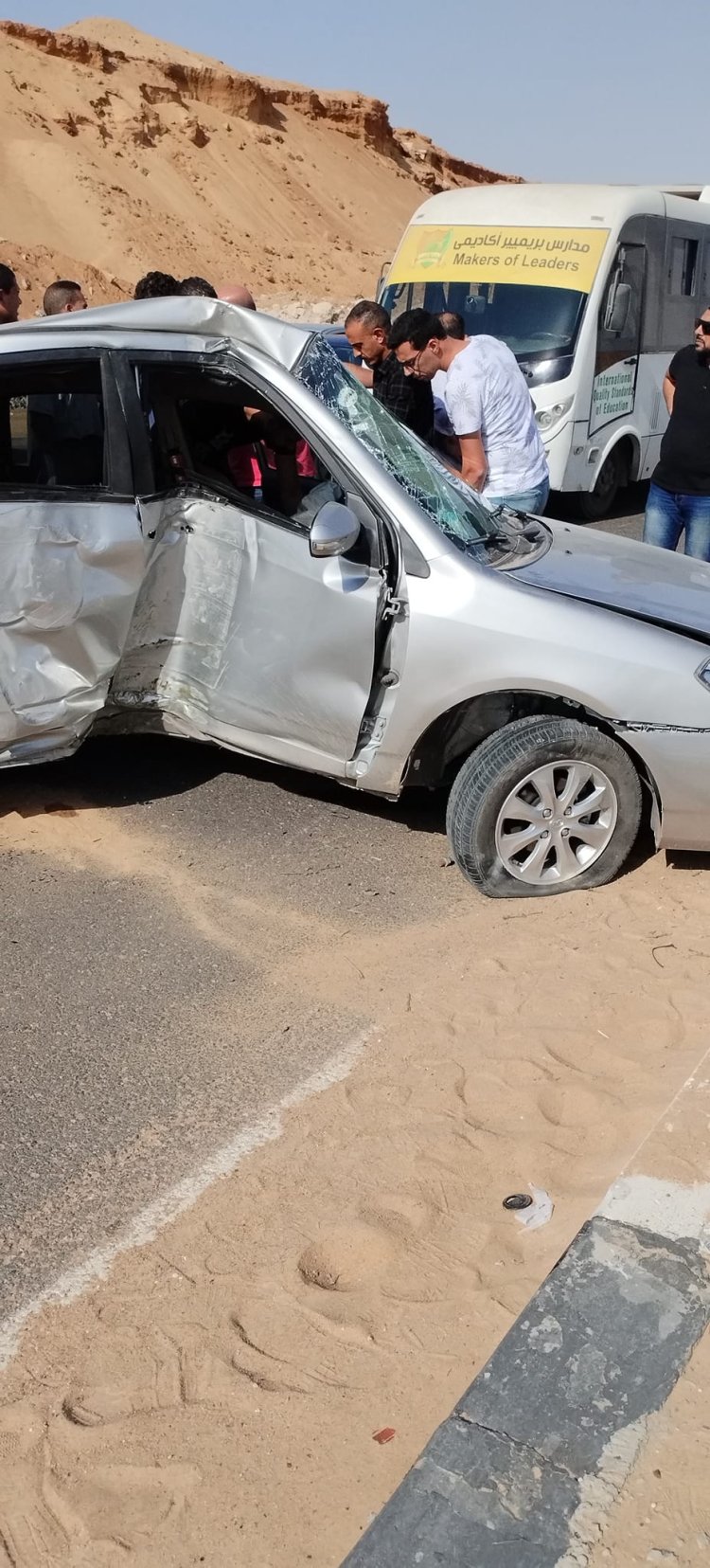 مصرع شاب واصابة اخر إثر إنقلاب سيارة ملاكى بطريق وادي النطرون اتجاه الساحل