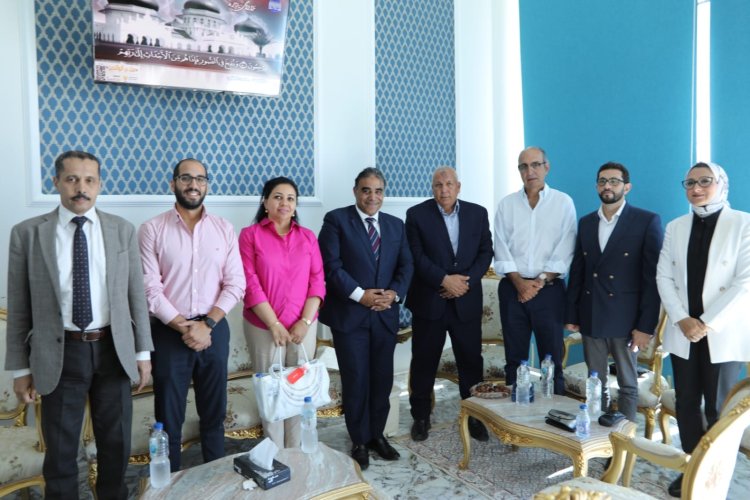 محافظ الوادي الجديد يستقبل أعضاء لجنة المبادرة الرئاسية لدعم صحة المرأة