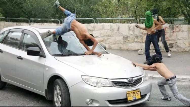 عاجل| الاحتلال يجبر 6 عائلات على مغادرة مساكنهم.. ومستوطن يدهس فلسطيني