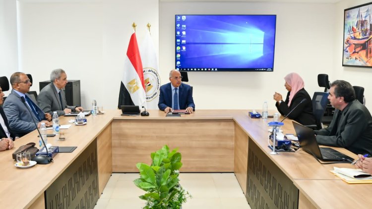 وزير الري يتابع أعمال وأنشطة هيئة المساحة وإجراءات نزع الملكية للمنفعة العامة وتثمين الأراضى والمنشآت
