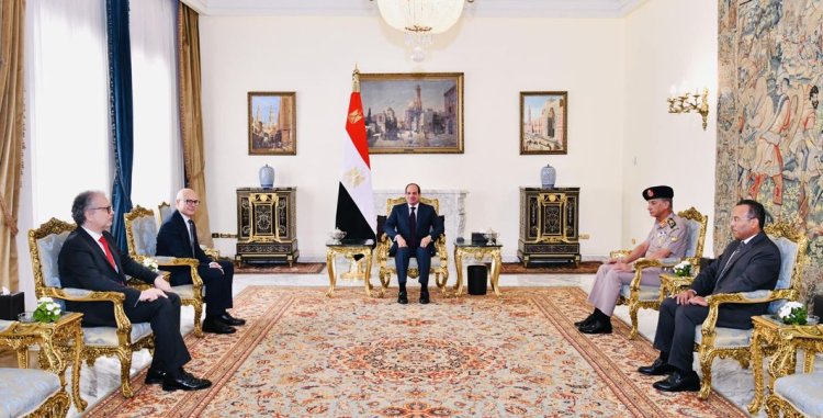 الرئيس السيسي يستقبل وزير الدفاع الصربي لتفعيل الشراكة بين الدولتين