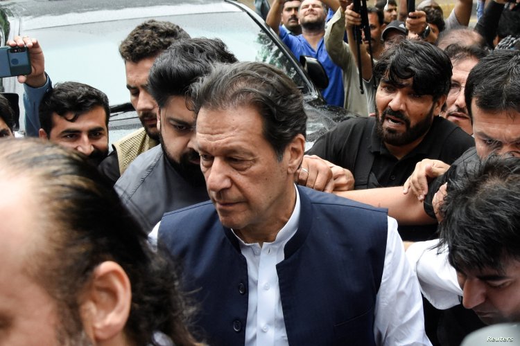 بعد إدانته بتهم فساد.. منع عمران خان من النشاط السياسي لمدة خمس سنوات