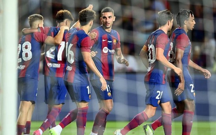 برشلونة يتوج بكأس خوان جامبر ويفوز على توتنهام برباعية