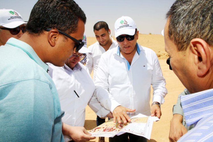 الريف المصري: شق وتمهيد 500 كيلو طرق ومدقات بأراضي مشروع الـ1.5 مليون فدان غرب المنيا