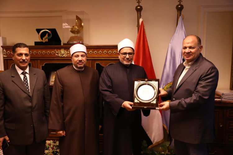 محافظ أسيوط يشيد بجهود جامعة الأزهر في خدمة مواطني محافظات الصعيد