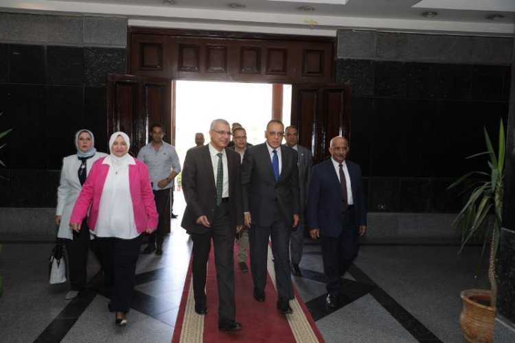 محافظ الشرقية يشهد احتفالية كلية الصيدلة بجامعة الزقازيق