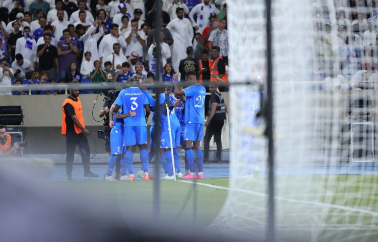 بعشرة لاعبين.. الهلال‬⁩ يتأهل إلى نهائي كأس الملك سلمان