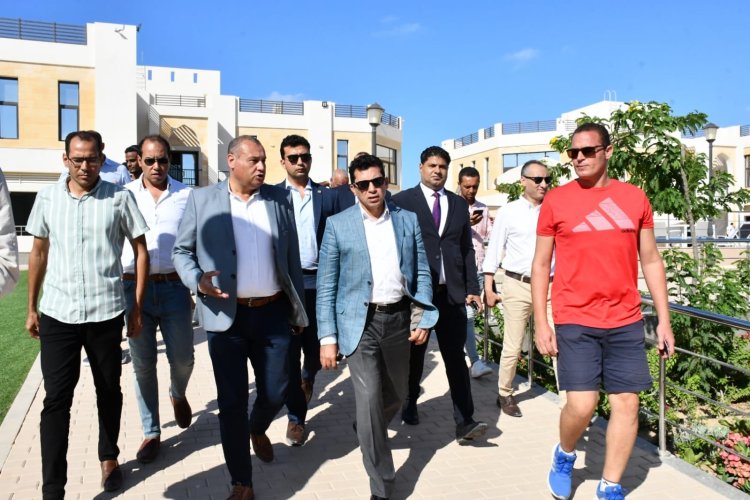 وزير الرياضة يتفقد المدينة الشبابية الرياضية بسيدي عبد الرحمن
