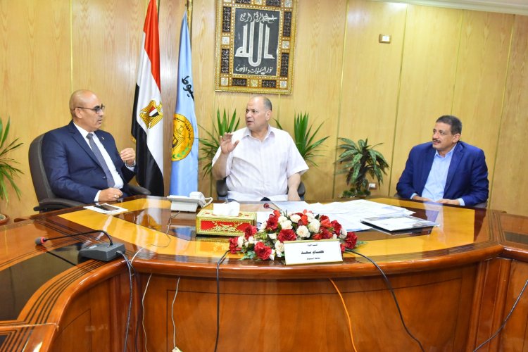محافظ أسيوط يتابع مشروعات مبادرة حياة كريمة بمركزي منفلوط وديروط