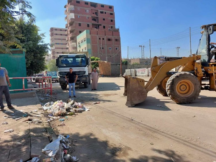 حملات مكثفة للنظافة ورفع المخلفات ودعم الإنارة العامة بمراكز المنيا