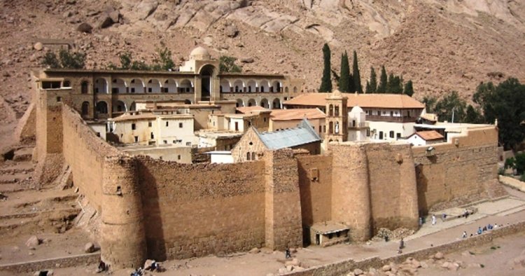 وزير السياحة والآثار يبحث آخر مستجدات أعمال مشروع التجلي الأعظم بسانت كاترين