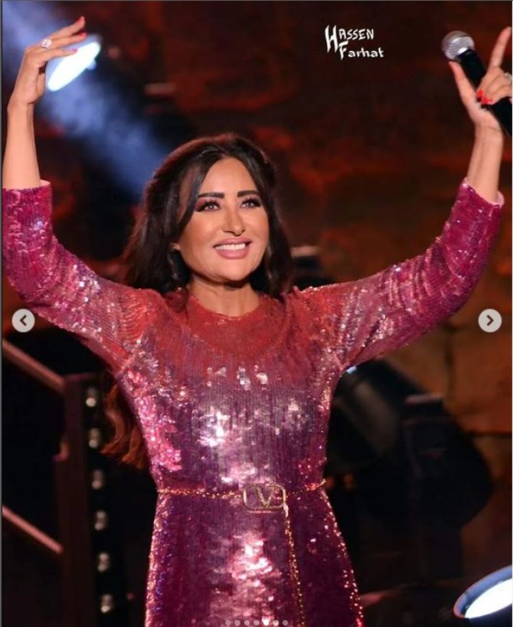 أبرزها زفاف عروسين.. لقطات من حفل لطيفة في مهرجان قرطاج
