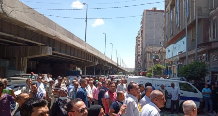 الصور الأولى من تشييع جثمان والدة أحمد شيبة بالإسكندرية