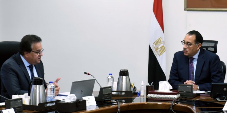 رئيس الوزراء يُتابع مع وزير الصحة تنفيذ مشروعات النهوض بالخدمات الطبية