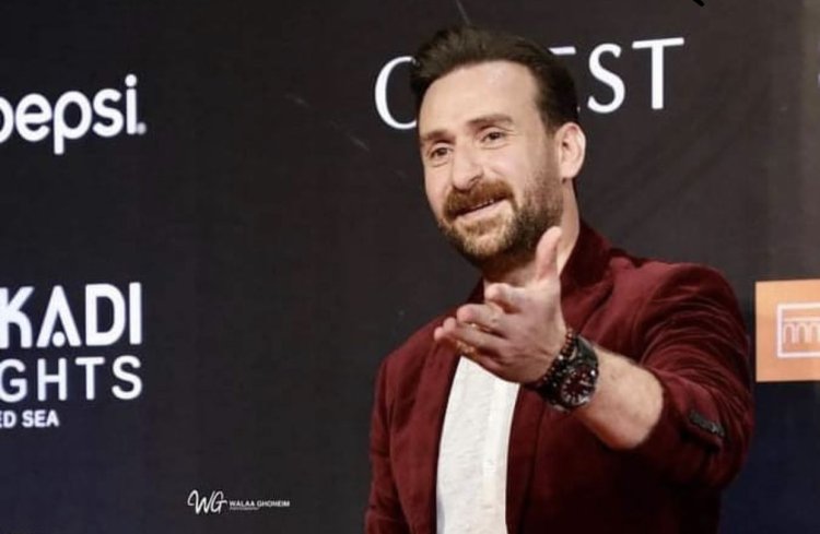 نضال الشافعي يهنئ محمد رياض بعد نجاح مهرجان المسرح القومي في دورته الـ16