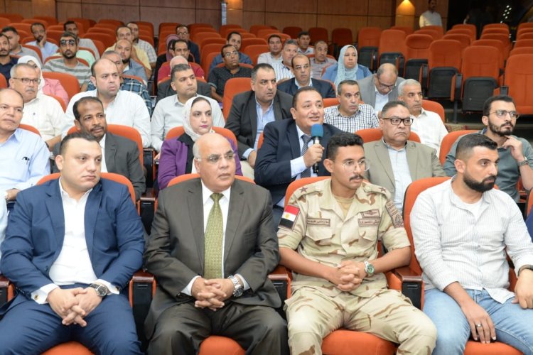 محافظ الدقهلية يعقد اجتماعا بحضور ممثلي مجلس الوزراء والهيئة الهندسية للقوات المسلحة
