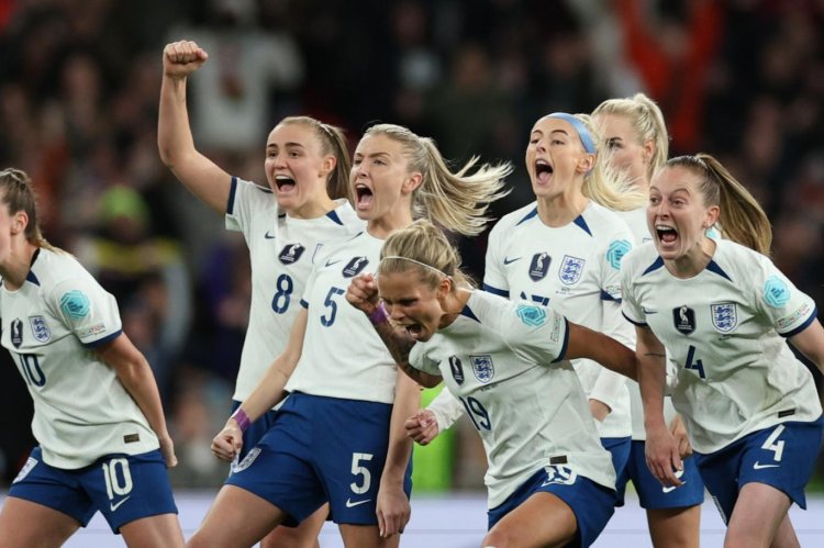 إنجلترا تفوز على أستراليا وتواجه إسبانيا في نهائي مونديال السيدات