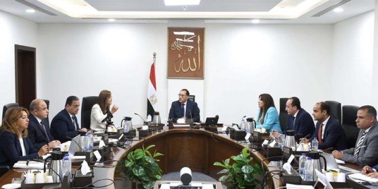 رئيس الوزراء يتابع خطط الاستغلال الأمثل للمقرات الحكومية بعد إخلائها