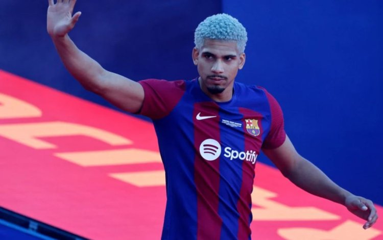 برشلونة يعلن إصابة مدافعه رونالد أراوخو