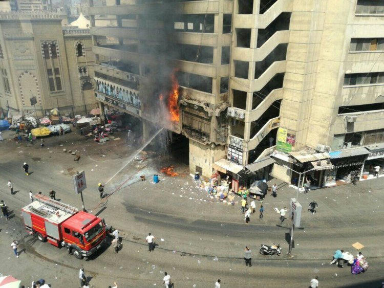 السيطرة على حريق شب فى محل عطور بالعتبة