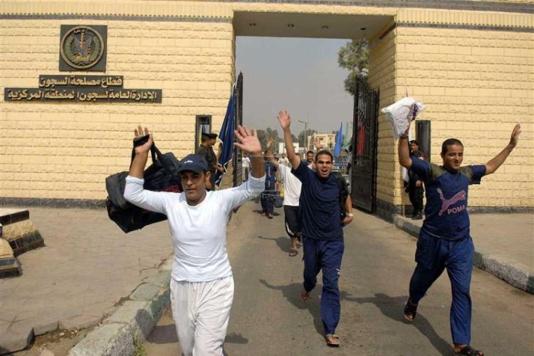 «فرحة 30 أسرة».. العفو الرئاسي تعلن خروج دفعة جديدة من المحبوسين احتياطيًا