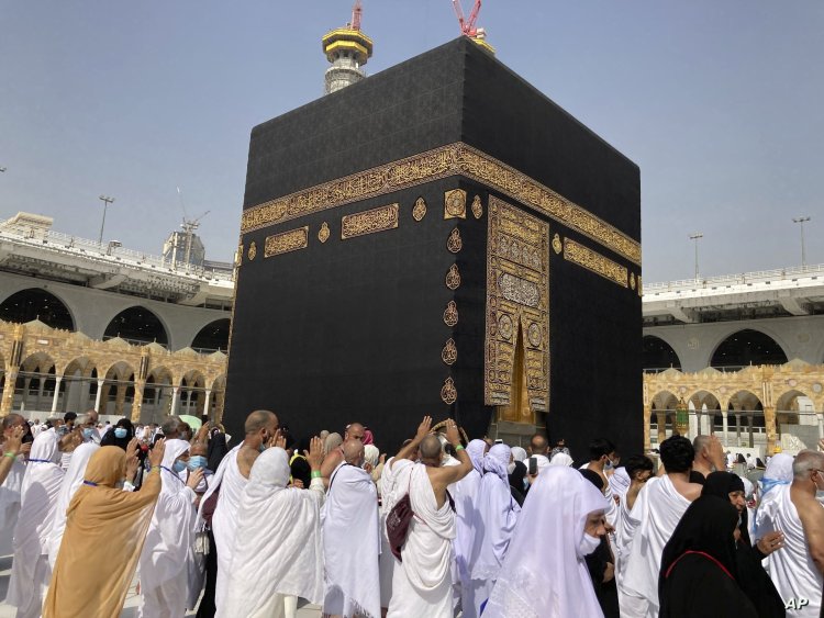 وزارة السياحة والآثار تعلن اعتماد ضوابط رحلات العمرة لموسم 1445هـ