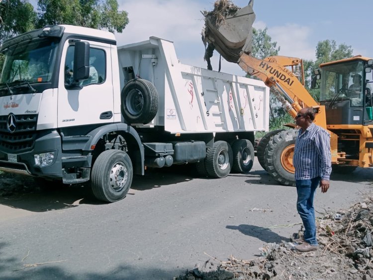 رفع 5,530 طن مخلفات صلبة ونواتج تطهير بمنية النصر