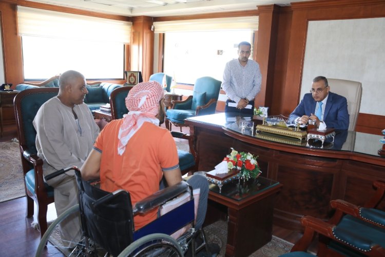 209 مواطنين يعرضون مطالبهم على محافظ سوهاج خلال اللقاء الجماهيرى الأسبوعى