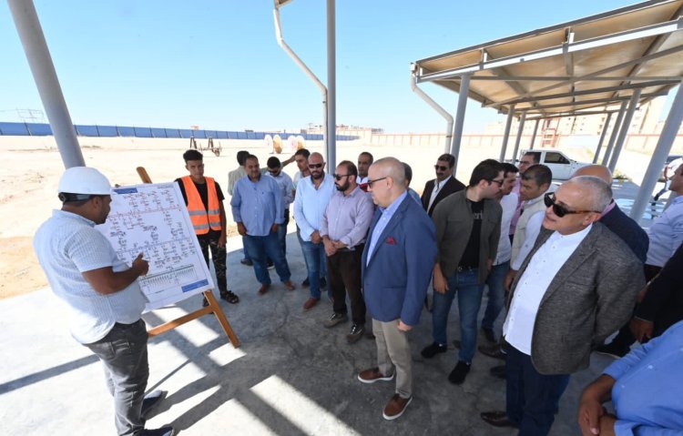 وزير الإسكان يتفقد محطة المحولات الكهربائية