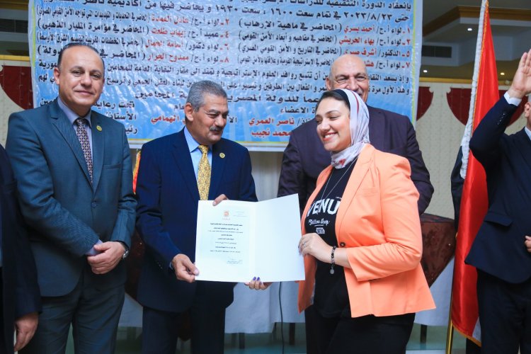 ختام الدورة التاسعة من دورات الأكاديميةالعسكرية للدراسات العليا والاستراتيجية بالنادي النهري للمحامين