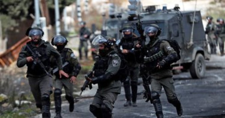 قوات الاحتلال الإسرائيلي تعتقل فلسطينيين في مدينة جنين